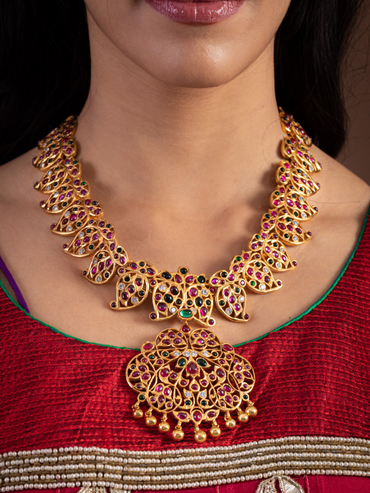 AMBIYAN NECKLACE WITH INTRICATE CENTERPIECE