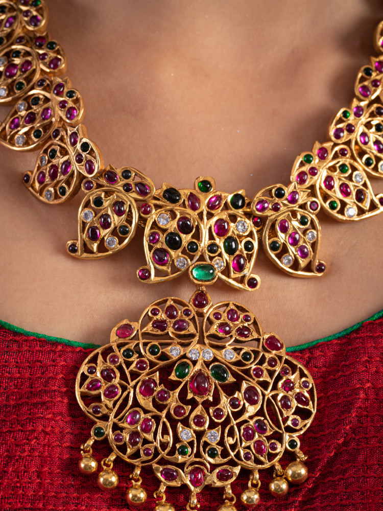 AMBIYAN NECKLACE WITH INTRICATE CENTERPIECE