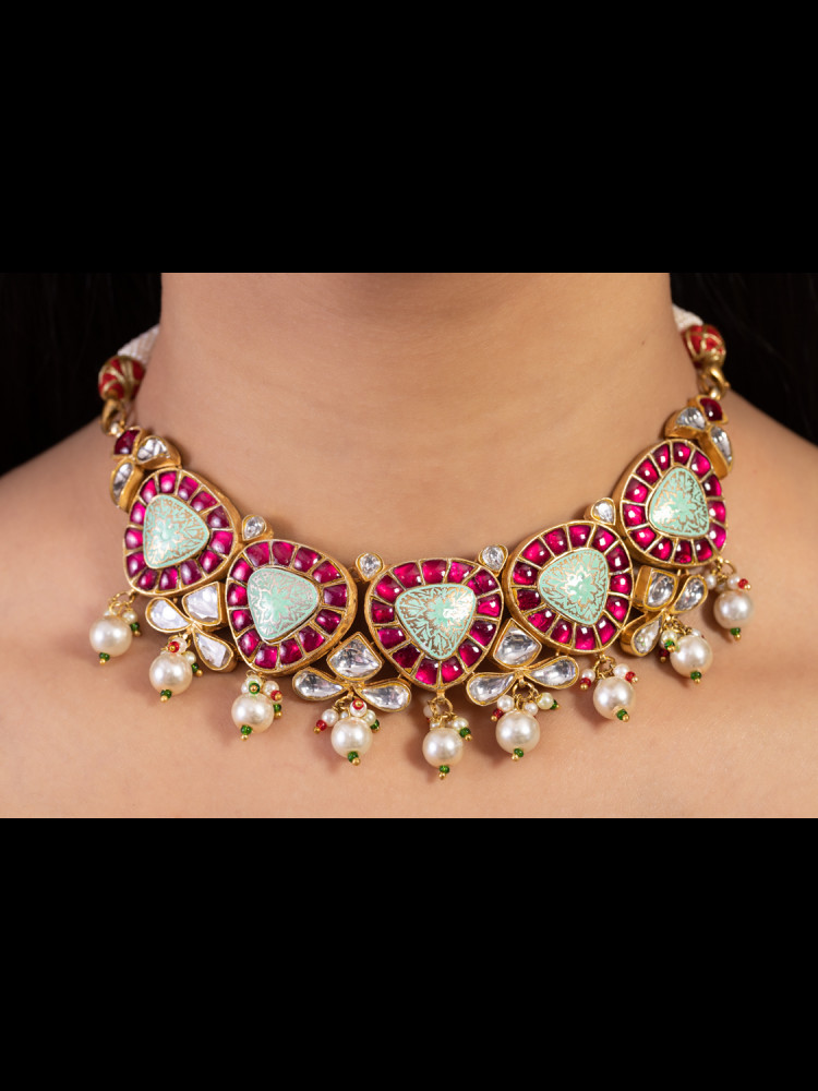 GOLD PLATED CHOKER WITH PEARLS, GLASS AND MEENAKARI