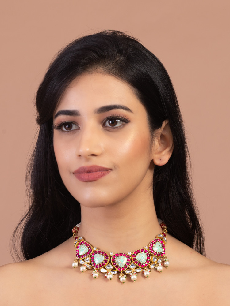 GOLD PLATED CHOKER WITH PEARLS, GLASS AND MEENAKARI