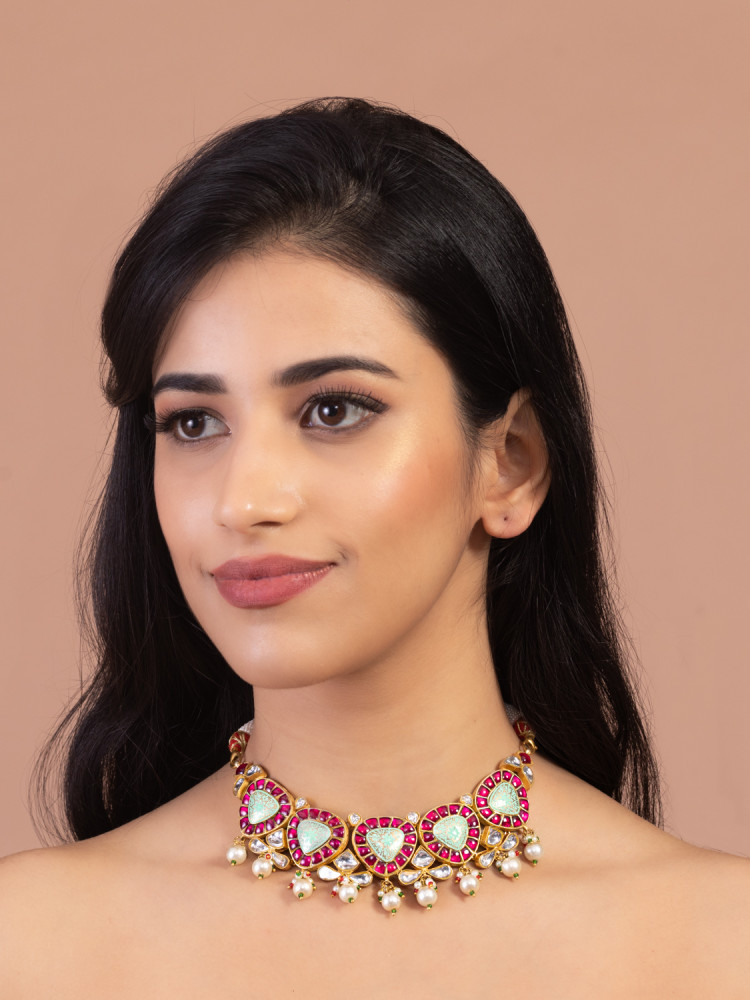 GOLD PLATED CHOKER WITH PEARLS, GLASS AND MEENAKARI