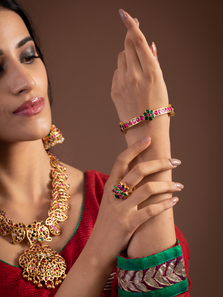 RED AND GREEN FLORAL MOTIF BANGLES