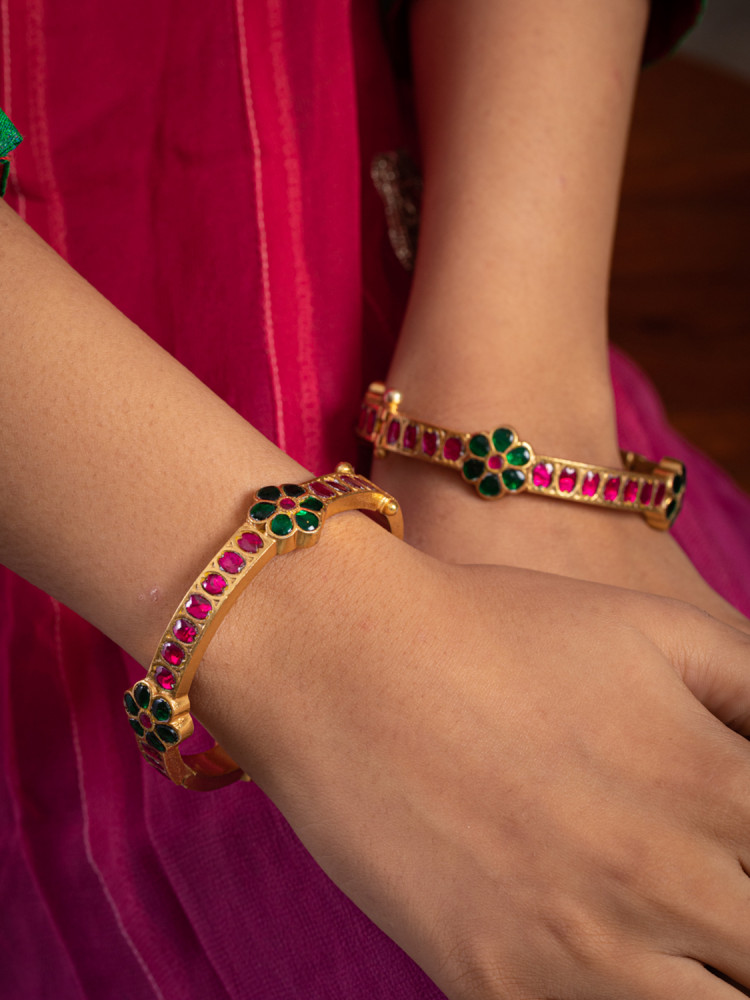 RED AND GREEN FLORAL MOTIF BANGLES