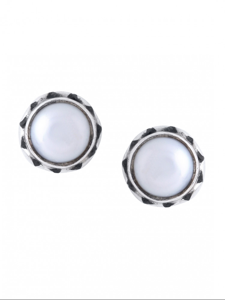 CALMING PEARL STUDS