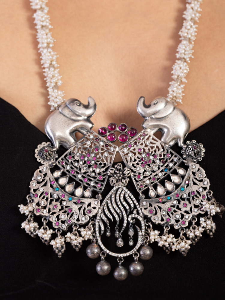 MAJESTIC ELEPHANT NECKLACE