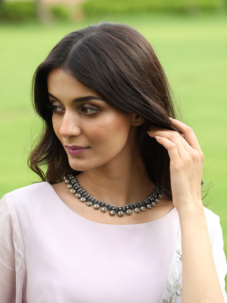 TRADITIONAL SILVER NECKLACE STUDDED WITH PEARLS