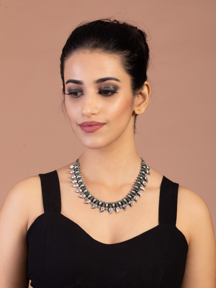 ETHNIC SILVER NECKLACE STUDDED WITH GREEN ONYX AND SILVER AMBIYAN
